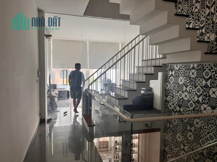 BÁN GẤP NHÀ 4 LẦU MẶT TIỀN ĐƯỜNG SÔ PHƯỜNG TÂN PHÚ QUẬN 7 CHỈ VỚI 12.8 TỶ