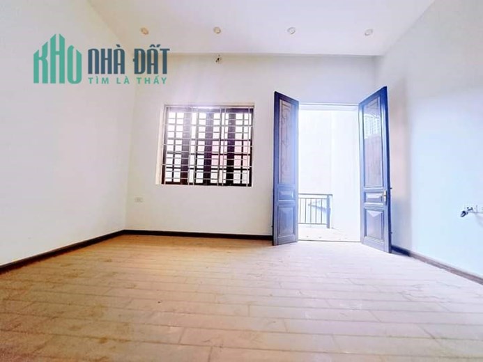 Bán nhà Lê Trọng Tấn, Ô tô đỗ cửa. 42mx 4. Nhỉnh 5 tỷ
