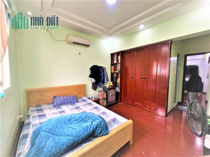 Bán CHCC Nam Trung Yên, 110m2, 3 ngủ, Chỉ 3,6 tỷ, Ban công, Nội thất đẹp, Tiện ích ngập tràn