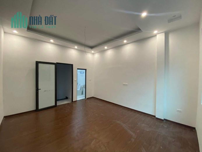 CỰC HOT !!! XEM NGAY NHÀ RIÊNG Ở HÀO NAM ĐỒNG ĐA 40M2 5 tầng đẹp, Ngõ thông thoáng, TẶNG NỘI THẤT