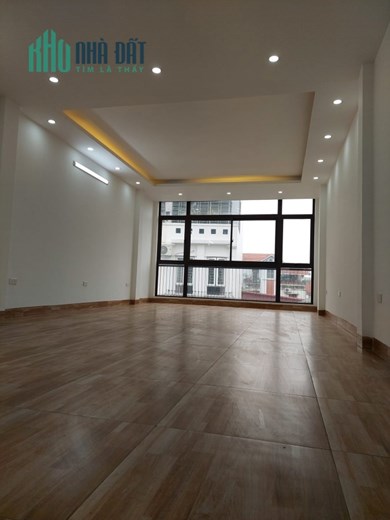 Bán nhà 170m2 phố Nghi Tàm, Tây Hồ Mặt tiền Khủng 10m Ô tô tránh 13.6 Tỷ