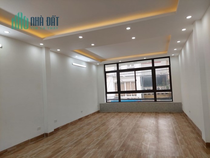 Bán nhà 170m2 phố Nghi Tàm, Tây Hồ Mặt tiền Khủng 10m Ô tô tránh 13.6 Tỷ