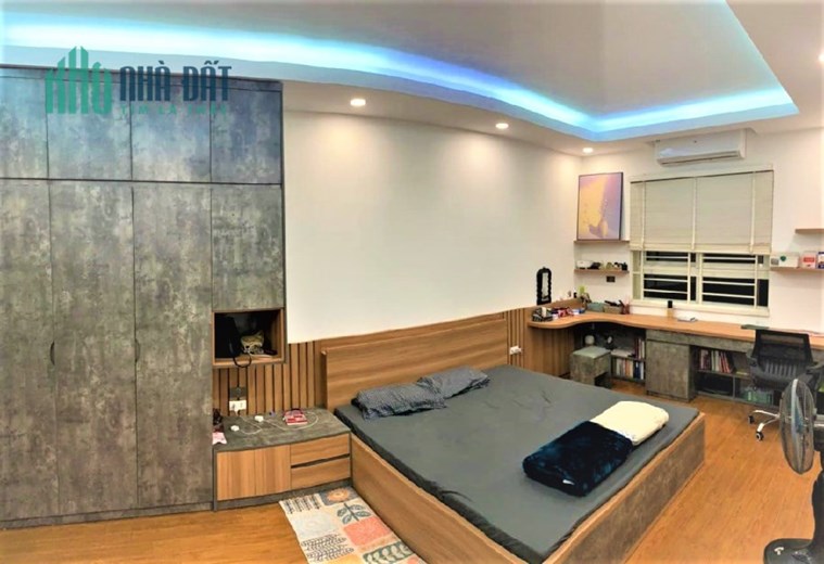 Bán CH Nguyễn Ngọc Vũ, 125m2, 3 ngủ, Chỉ 4,7 tỷ, Nhà đẹp, Nội thất nhập khẩu, Tiện ích ngập tràn