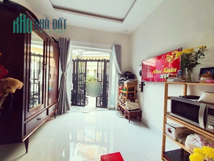 Bán nhà kế bên Bệnh viện Lê Văn Thịnh, Quận 2 giá chỉ 3,37 tỷ