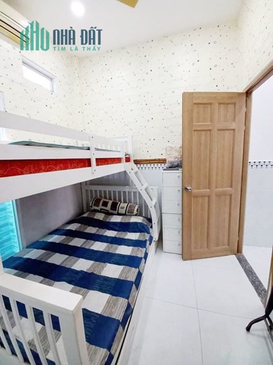 Nhà mới Đại học Nguyễn Tất Thành, Giáp Q1. 40m2, 3PN. Chỉ nhỉnh 4 tỷ