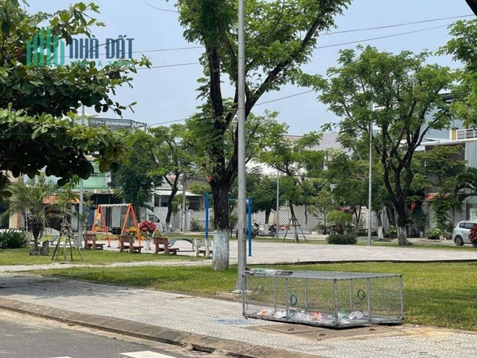 BÁN GẤP NHÀ MẶT TIỀN VIEW NGẮM CÔNG VIÊN, DIỆN TÍCH:90M2, RA BIỂN VÀI PHÚT,GIÁ CỰC HOT CHỈ 4.1 TỶ!