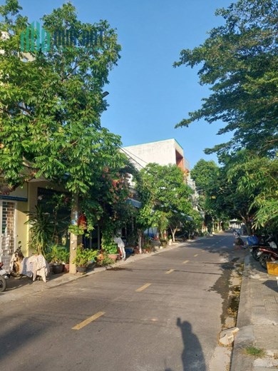 BÁN GẤP NHÀ MẶT TIỀN VIEW NGẮM CÔNG VIÊN, DIỆN TÍCH:90M2, RA BIỂN VÀI PHÚT,GIÁ CỰC HOT CHỈ 4.1 TỶ!