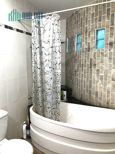 Giảm giá 1 tỷ, Nhà Đường Lê Quang Định, 69m2 (6.5m x 10.5m), 3 tầng, Xe hơi vào nhà