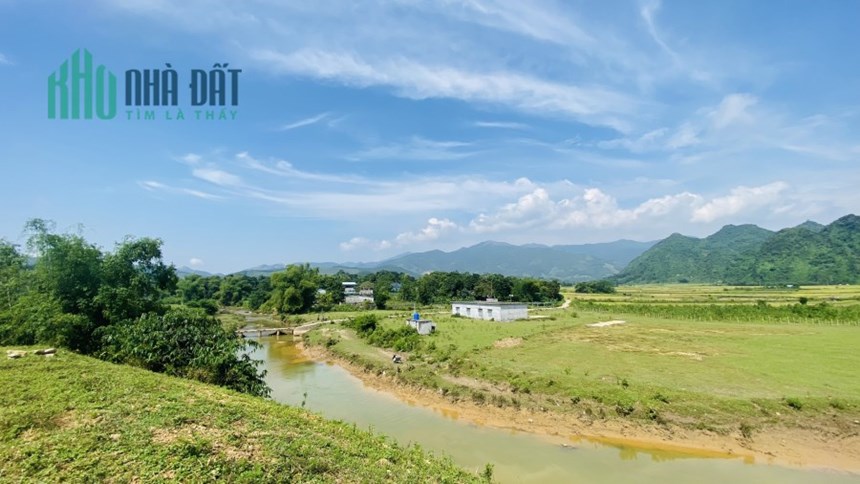 Bán gấp lô đất có diện tích 2798m2 trong đó có 200m2 thổ cư view triệu đô cánh đồng và suối