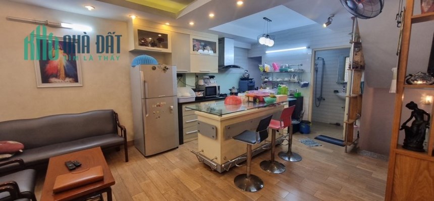 Bán nhà Mặt Tiền Bàu Cát,p14 Tân Bình,  4mx18m, 4PN,  Giá rẻ.