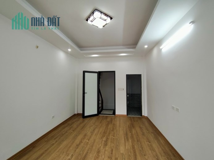 Bán nhà Thạch Bàn cực đẹp, Ô tô, 38 m2, 5 tầng, giá chỉ 3,85 tỷ.