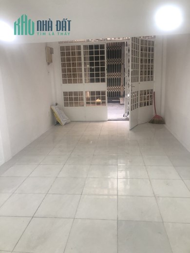 TRUNG TÂM Q5 ĐẮC ĐỊA  HẺM SẠCH THOÁNG MÁT- HXH - SÁT MẶT TIỀN - DÂN TRÍ CAO .