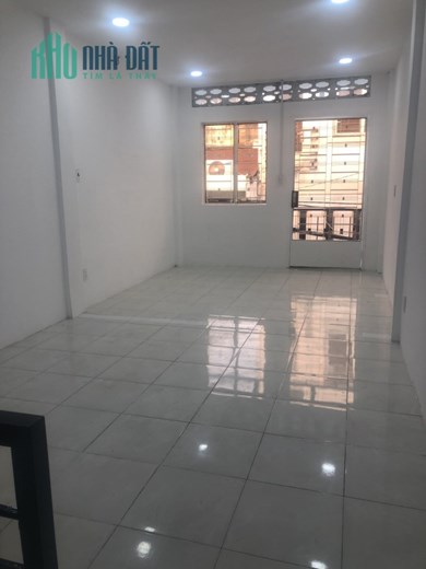 TRUNG TÂM Q5 ĐẮC ĐỊA  HẺM SẠCH THOÁNG MÁT- HXH - SÁT MẶT TIỀN - DÂN TRÍ CAO .
