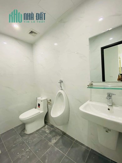 Hoàng Quốc Việt bán gấp căn nhà vừa ở vừa cho thuê văn phòng, cafe, 96m2, 8 tầng. Gía rẻ
