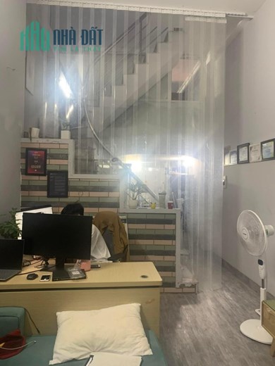 Bán nhà đẹp Ngọc Hồi ở luôn, 38m2, ô tô đỗ cổng, MT 3.9m, 2.5 tỷ.