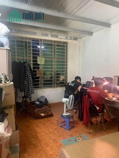 Bán nhà đẹp Ngọc Hồi ở luôn, 38m2, ô tô đỗ cổng, MT 3.9m, 2.5 tỷ.