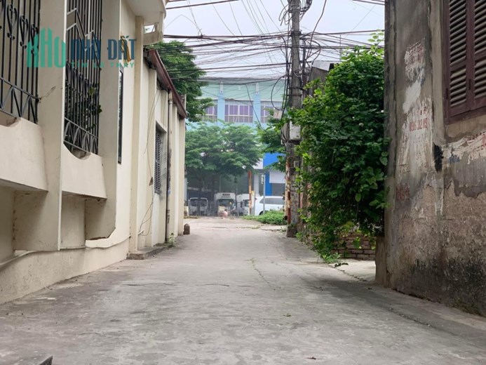 Bán nhà đẹp Ngọc Hồi ở luôn, 38m2, ô tô đỗ cổng, MT 3.9m, 2.5 tỷ.