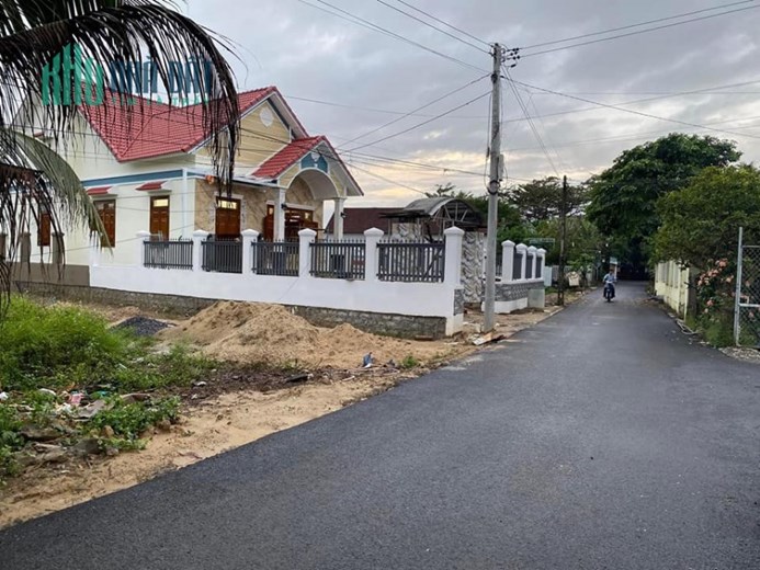 Diên Phước lô góc 2 mặt tiền đường nhựa Liên Thôn siêu đẹp , oto tận đất .