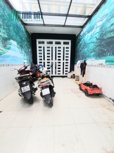 Chính chủ bán nhà đường lê văn quới, hẻm 8m, 80m2 chỉ 7.7 tỳ, nhà đẹp ờ ngay