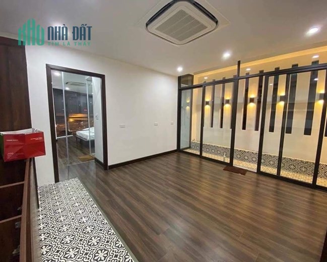 MP Huỳnh Thúc Kháng giá 11.5 tỷ, 30m2, MT 6m. 3 Mặt thoáng
