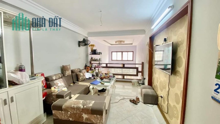 Ô tô đỗ cửa, vào nhà Lĩnh Nam, Hoàng Mai 40m2, 5 tầng, hơn 3 tỷ