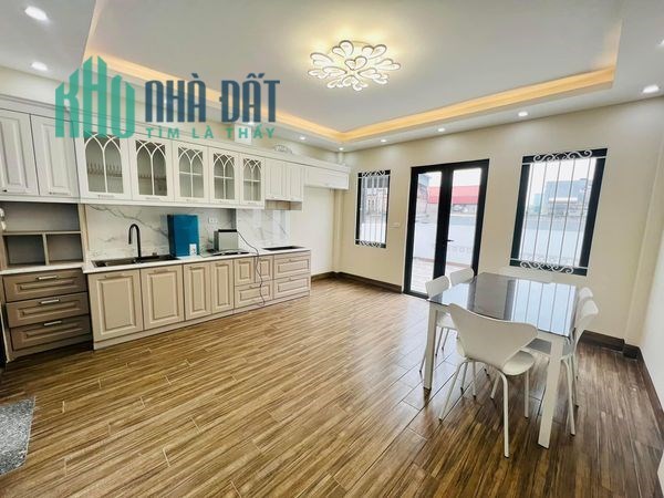HOA HẬU CẦU GIẤY, THANG MÁY ÊM RU, TẶNG FULL NỘI THẤT, CHỦ THIỆN CHÍ, CHỜ CHỦ MỚI ĐẾN Ở.