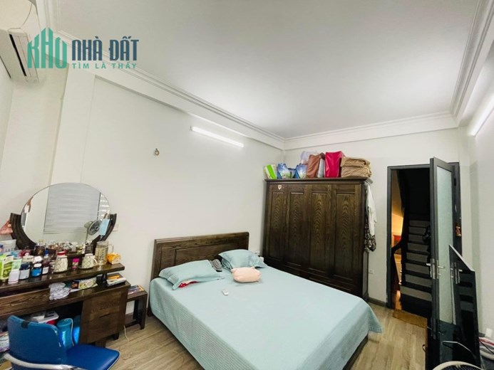 CỰC PHẨM !! XEM NGAY NHÀ HÀO NAM ĐỐNG ĐA 33m2, 5 tầng Ngõ thông thoáng, cạnh phố chỉ 4 tỷ