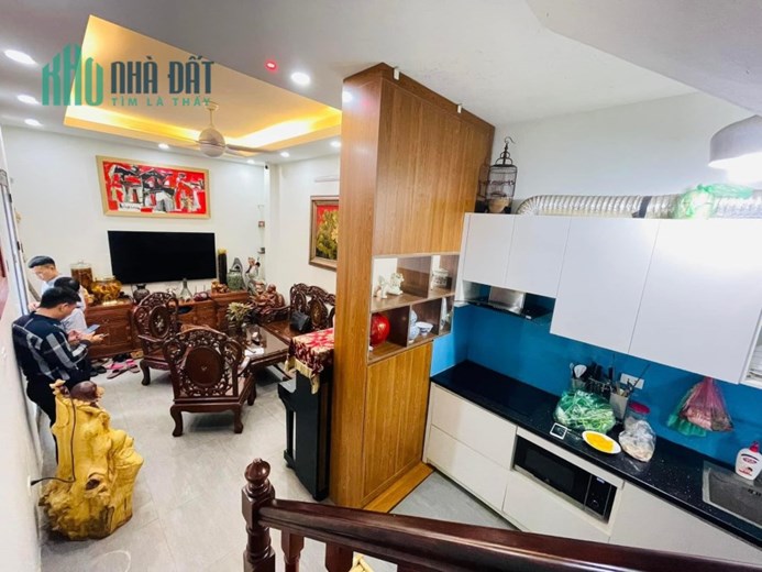 CỰC PHẨM !! XEM NGAY NHÀ HÀO NAM ĐỐNG ĐA 33m2, 5 tầng Ngõ thông thoáng, cạnh phố chỉ 4 tỷ