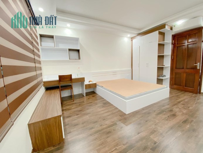 CỰC PHẨM !! XEM NGAY Nhà Trần Thái Tông Cầu Giấy, 50m2, 5 tầng LÔ GÓC, CHỦ XÂY HIỆN ĐẠI, NGÕTHÔNG