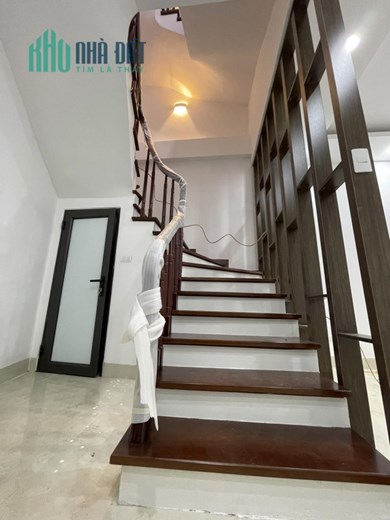 30m2, 3,5 tỷ có ngay nhà đẹp phố Nguyễn Văn Cừ, Long Biên