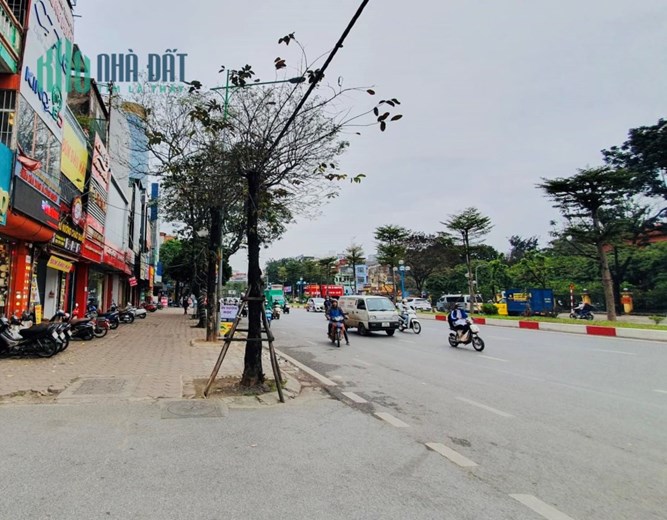 Bán nhà mặt phố Hoàng Quốc Việt,70m2x 6 tầng lô góc, 3 mặt tiền kinh doanh, 30 tỷ