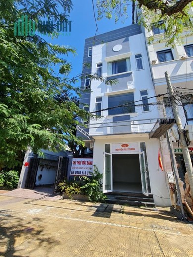 Cho thuê mặt bằng, mặt tiền tại 77 Nguyễn Tất Thành, Hải Châu, Đà Nẵng