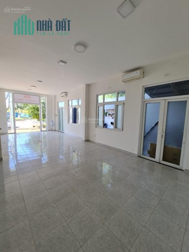 Cho thuê mặt bằng, mặt tiền tại 77 Nguyễn Tất Thành, Hải Châu, Đà Nẵng