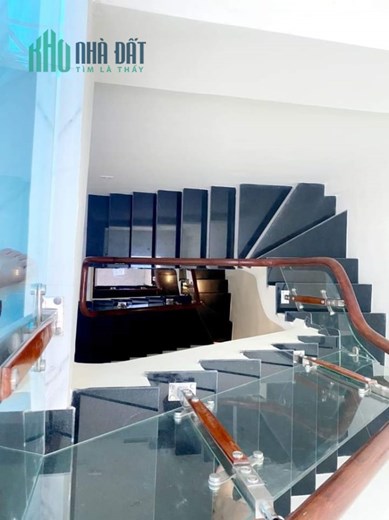 Nhà Siêu hiếm, Đẹp Nguyễn Văn Lộc , Ô tô chạy vòng quanh . Dt 50mx4. Chỉ 8 tỷ.