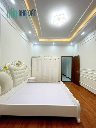 Nhà Siêu hiếm, Đẹp Nguyễn Văn Lộc , Ô tô chạy vòng quanh . Dt 50mx4. Chỉ 8 tỷ.