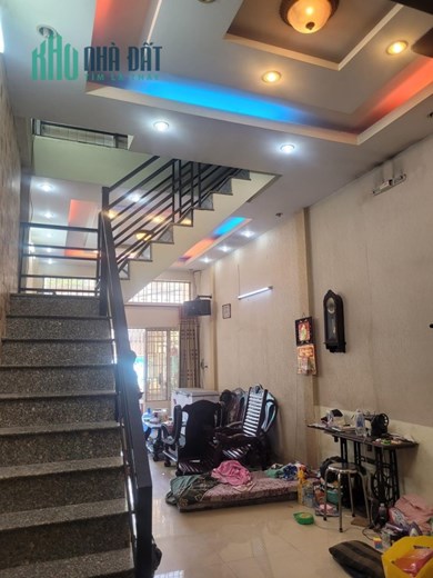 Bán gấp nhà Quận 12, diện tích 46m2, 2 mặt tiền hẻm, chỉ hơn 3 tỷ