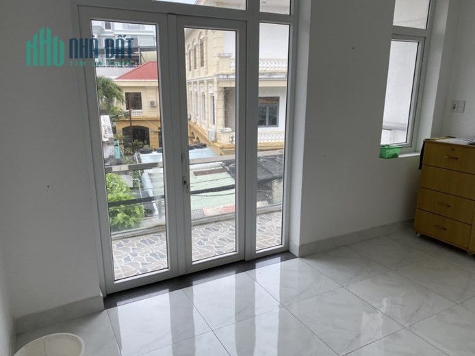 .Nhà Núi Thành sát Mặt Tiền, Ô tô đậu cửa, 78m2, 4 tầng, 5.x tỷ
