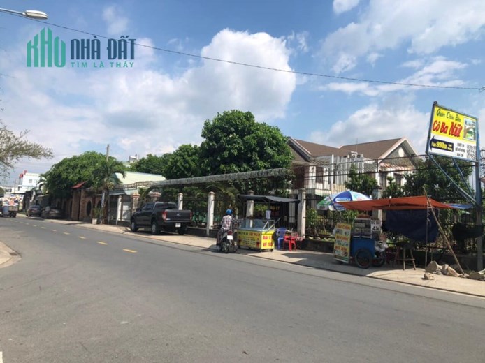 Bán nhà đấti mặt tiền, gần thị trấn Hóc Môn