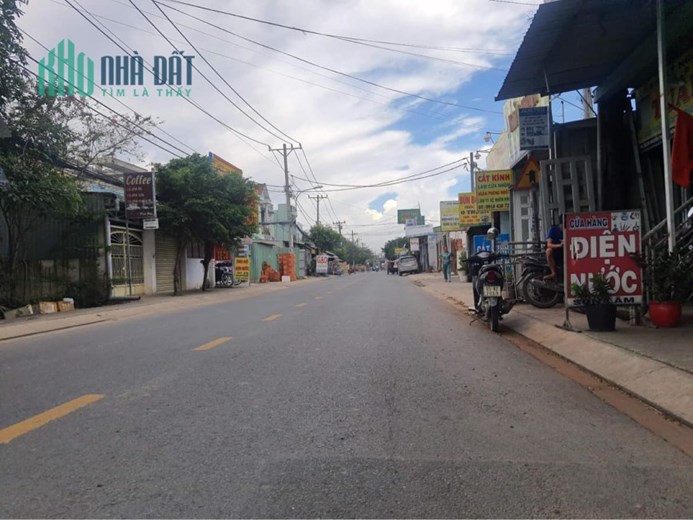 Bán nhà đấti mặt tiền, gần thị trấn Hóc Môn