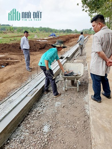 Bán gấp đất thổ cư ngã tư Dầu Giây chỉ với 420 triệu, công chứng,giao đất xây dựng ngay