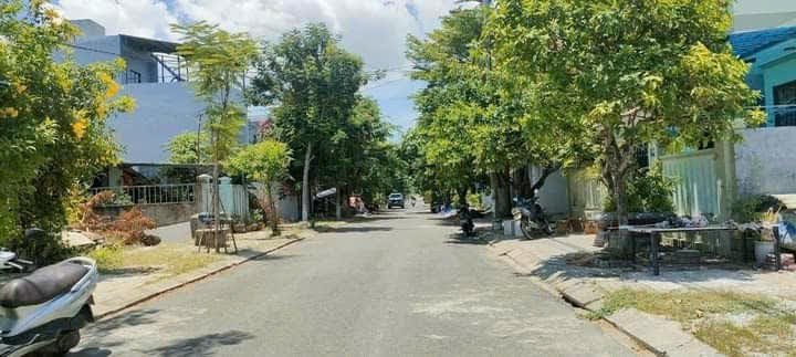 Bán nhà 3T lô góc 120m2 trung tâm Hòa cường, Hải châu. tặng mặt bằng kinh doanh Cà phê đẹp