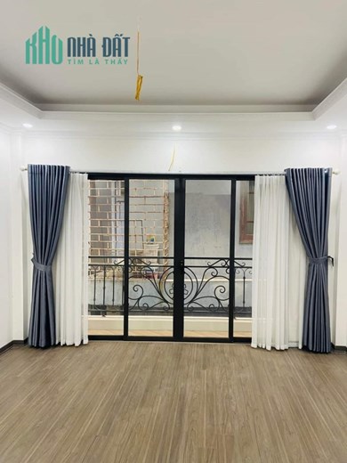 Đẹp nhất ngõ Trại Cá, Trương Định, 30 m2 x 5 Tầng. Giá 3.95 tỷ TL.