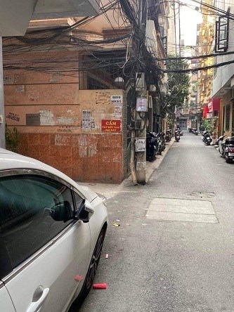 Tôi chính chủ cần bán nhà đất (Trên nền nhà cấp 4 cũ) tại địa chỉ 86 ngách 66 ngõ 120 Yên Lãng -