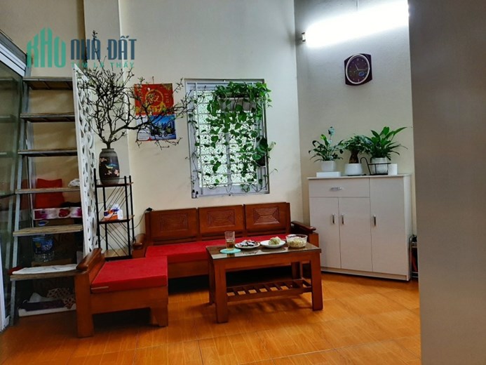 Chính chủ cho thuê nhà cấp 4, diện tích 35M2, 3 mặt thoáng, ô tô đỗ cửa. Vị trí ngõ 181 Nguyễn Văn