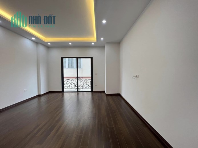bán nhà Hoàng Hoa Thám 95m 5 tầng, chỉ 11 tỷ thương lượng