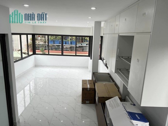 bán nhà Hoàng Hoa Thám 95m 5 tầng, chỉ 11 tỷ thương lượng