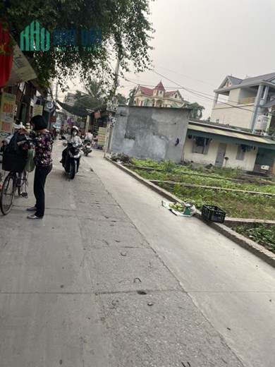 BÁN ĐẤT TỔ 4 - QUANG MINH, 48.4m2, TRỤC CHỢ