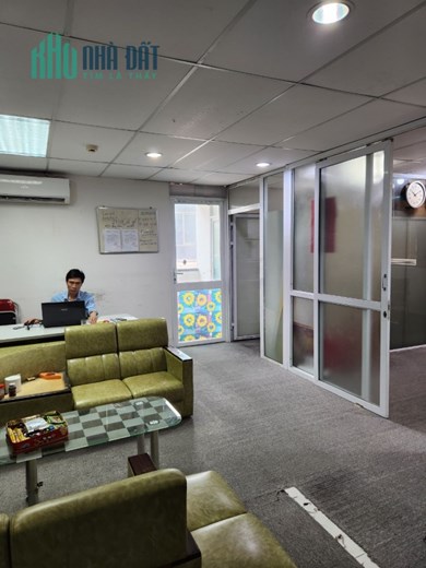 Bán tòa văn phòng phố Kim Đồng, 150m2x8 tầng, thang máy, lô góc, vỉa hè, doanh thu 200tr/th