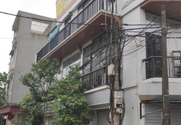 bán nhà mặt phố, lô góc ,kinh doanh 3 tầng 40 m2  tại ngã 5 HÀ HUY TẬP, GIA LÂM  chỉ 2,4 tỷ