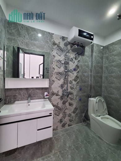 Bán nhà Xóm Trung - 193 Văn Cao, 40m x 3 tầng mới tinh, GIÁ 2.59 tỉ cực chất lượng